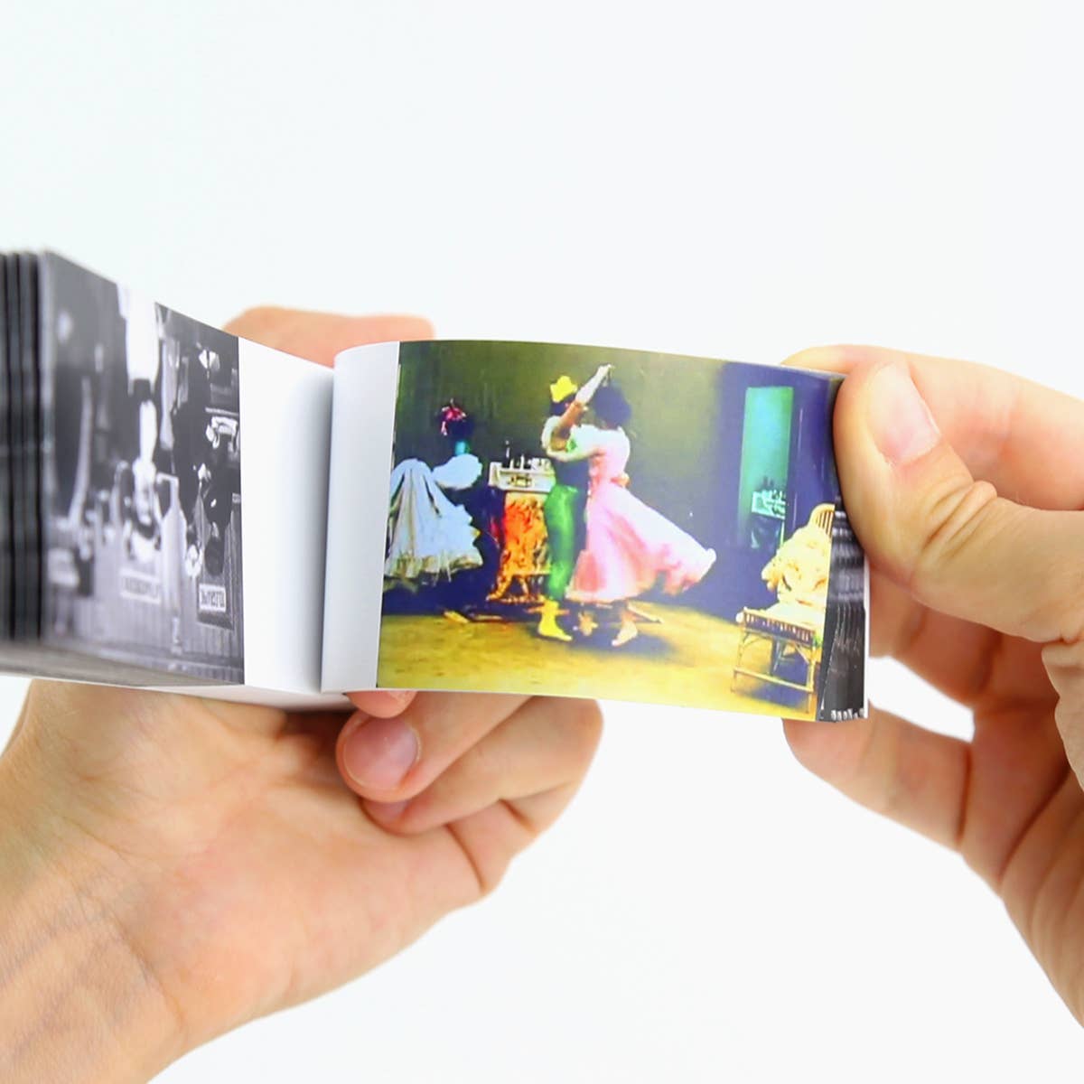 Flipboku - Wholesale Display Book - Alice Guy-Blaché Flipbook6