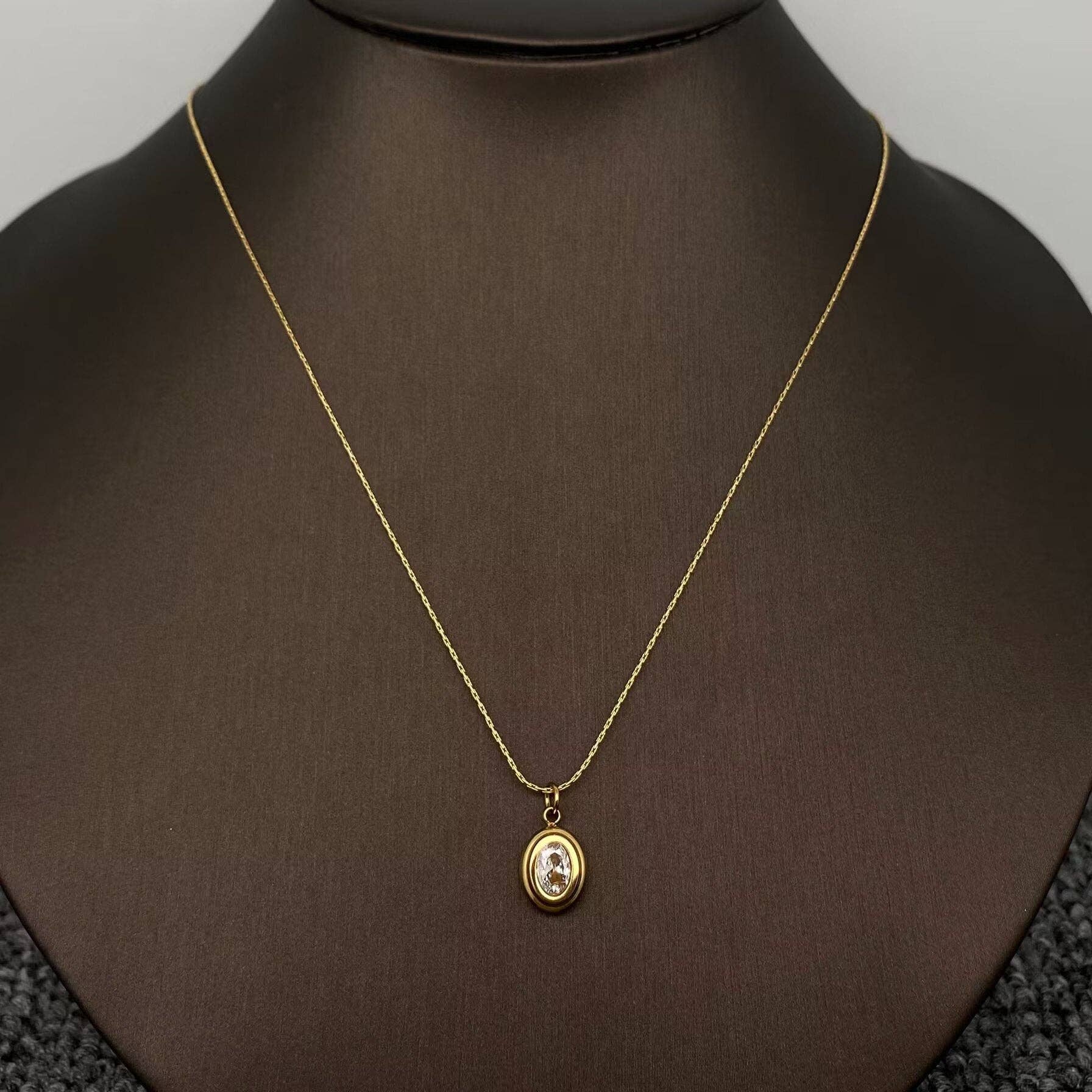 Mio Queena – Engroshandel Halskæde med vedhæng – Oval zirkon 18K forgyldt rustfrit stål halskæde - FGS1