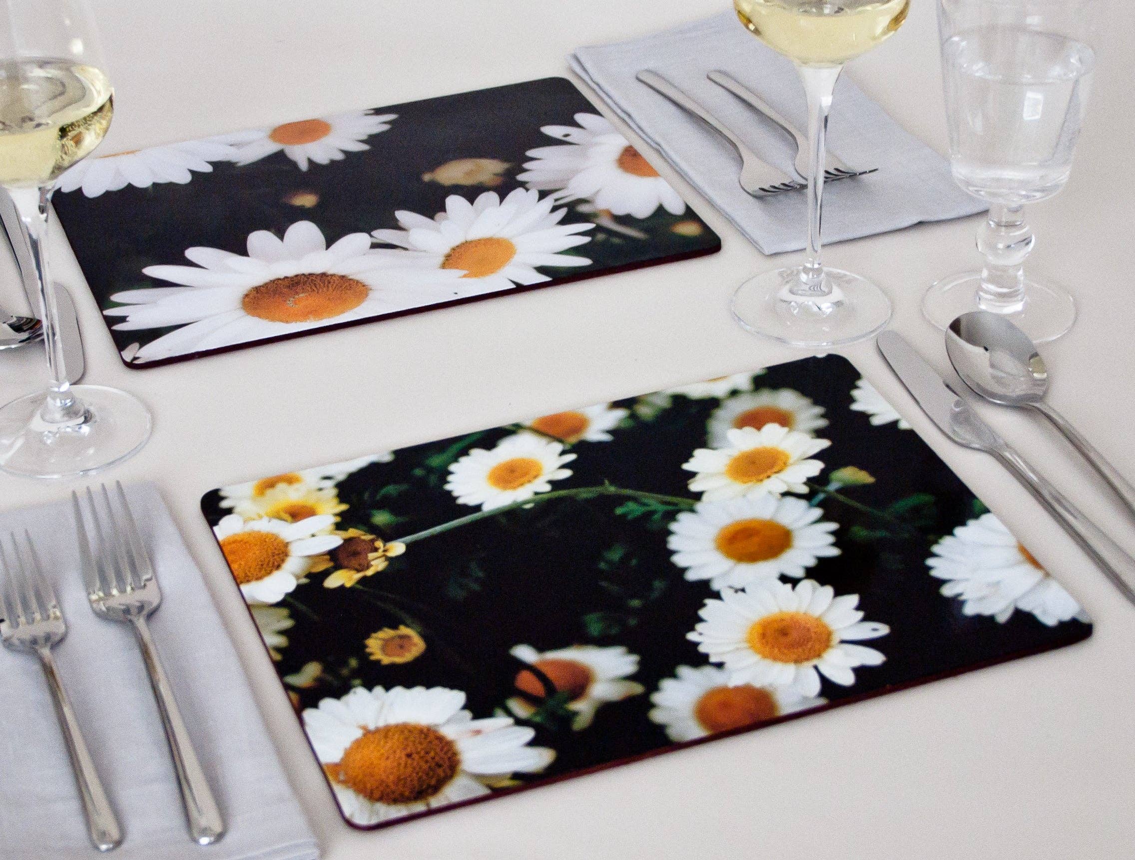 Gregory Dennis Design - Wholesale Placemat - 6 Floral Placemats  - Daisy7