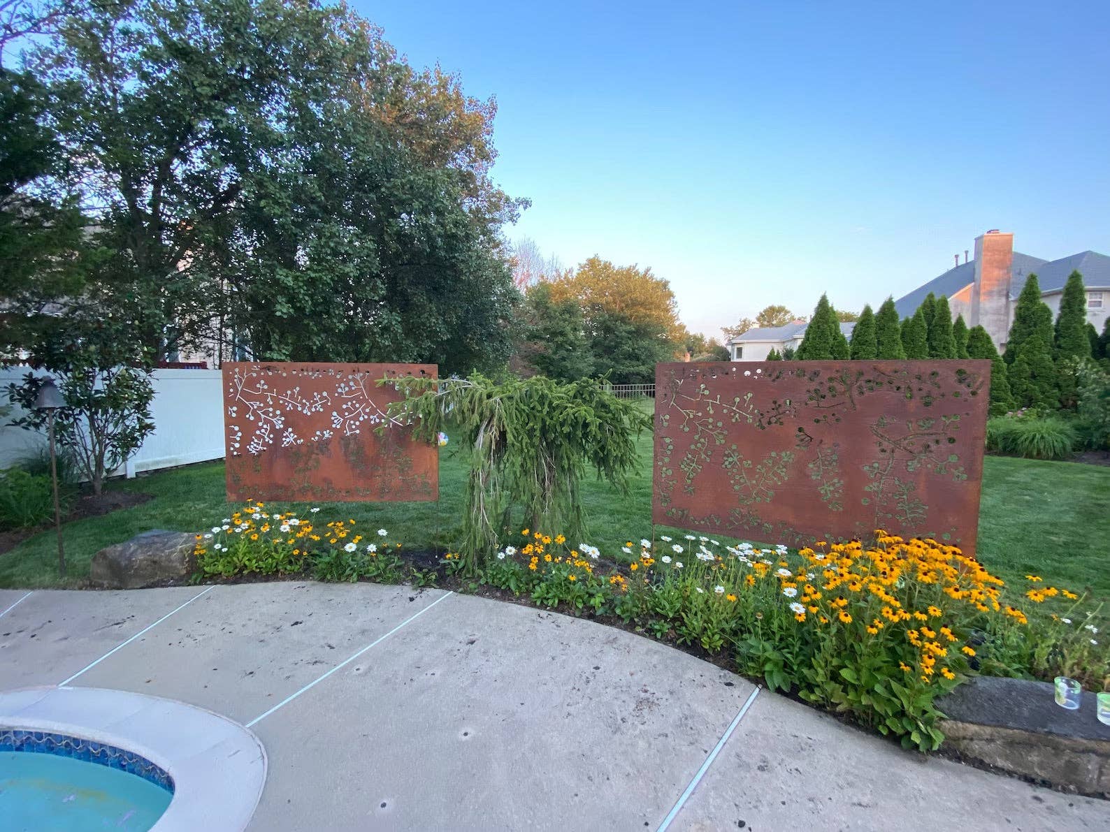 Rustica Ornamentals - Wholesale Outdoor Ornament/Decor - Metal Privacy Screens / Metal Wall Hanging3