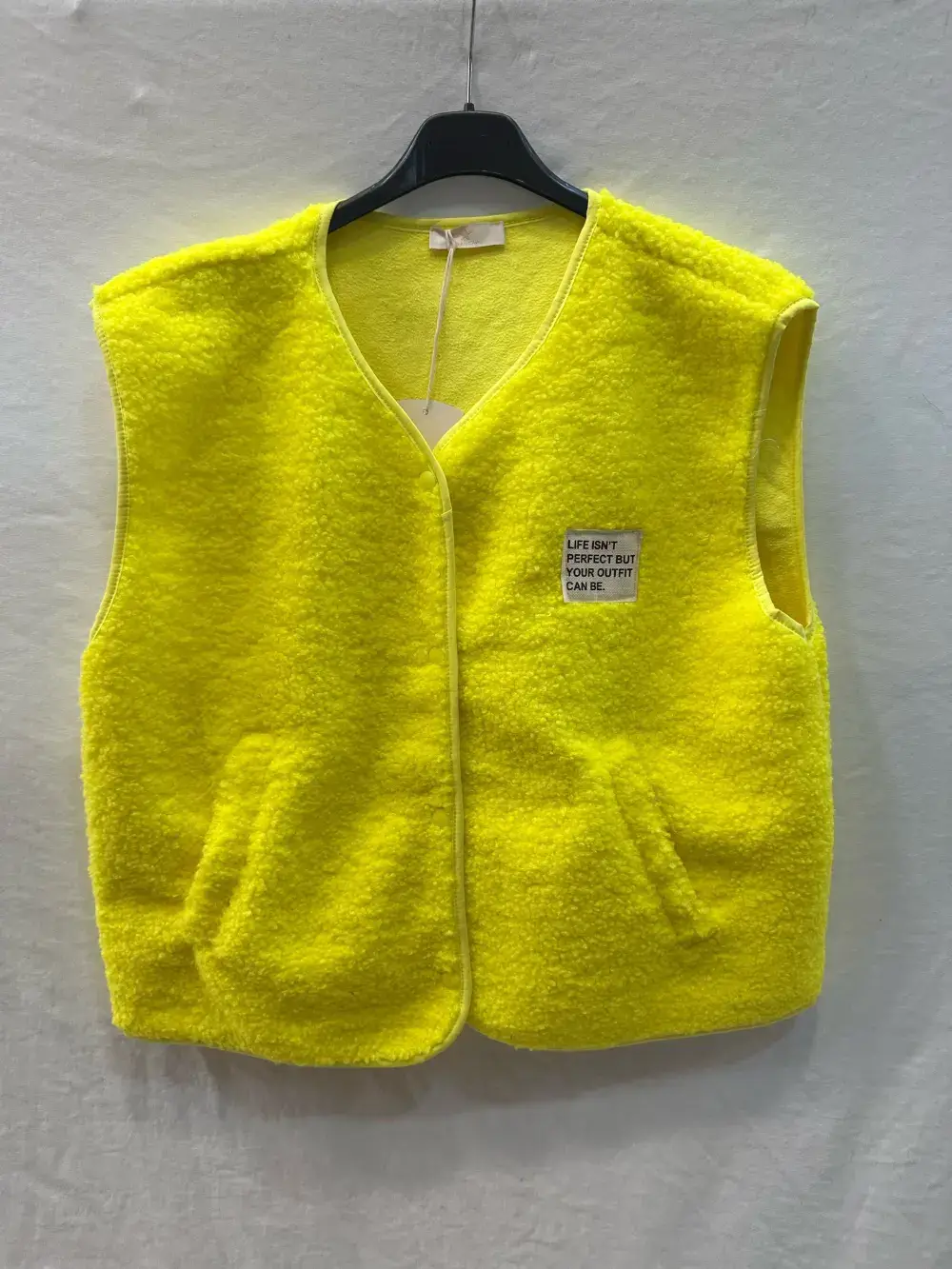Mimi & Gogo - Wholesale Outerwear Vest - Women's - Fleece Vest With Patch @3399_GiEcussonMoumoute12