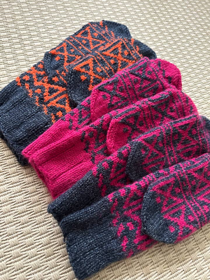 Calcetines de invierno hechos a mano en gris y rosa para venta al por mayor de miglo