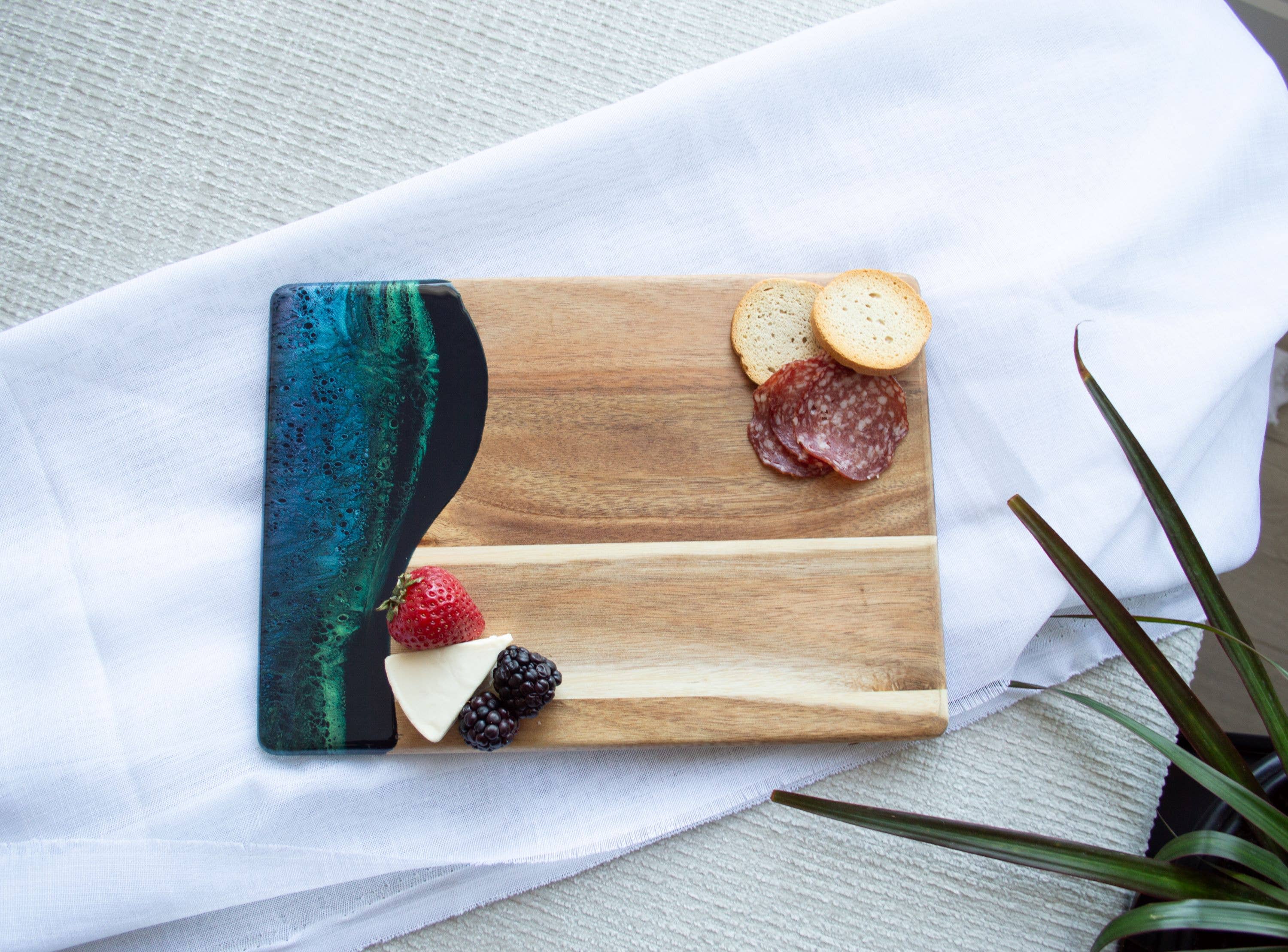 Lynn & Liana Designs – Tábua de queijos por atacado – Tábua de Charcutaria de Queijos e Resina de Madeira para Noite Romântica - SEM TARIFAS!8