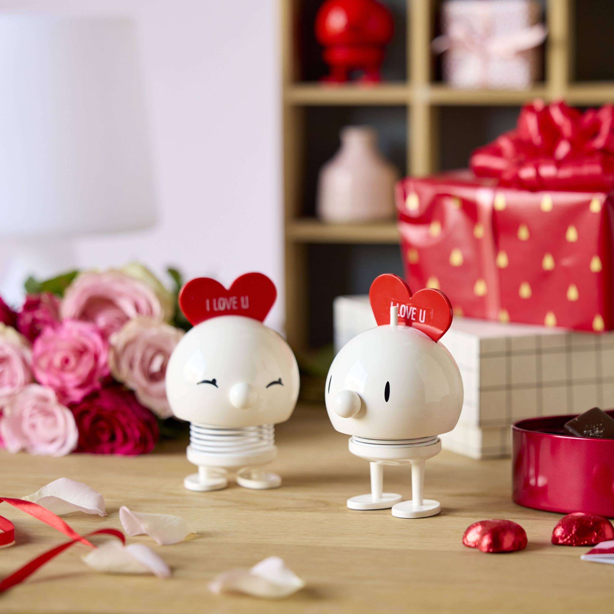 Hoptimist - Wholesale Decorative Tabletop Object - Hoptimist Love Bumble S White 1