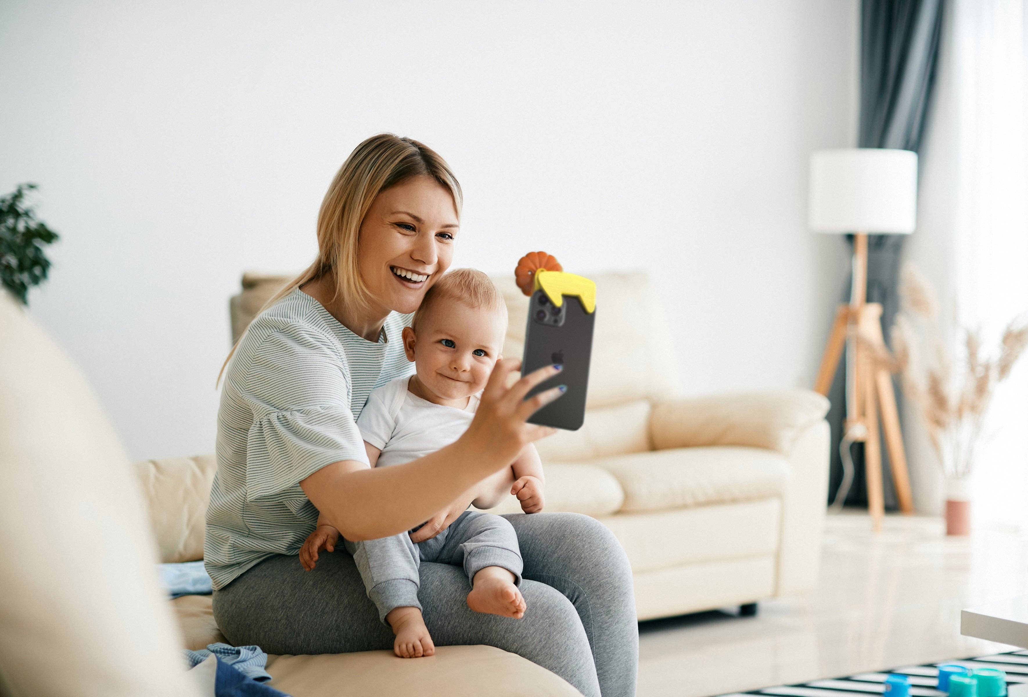 The Looky Lou - Wholesale Handheld Rattle - Baby - Lou Rattle & Phone Clip7