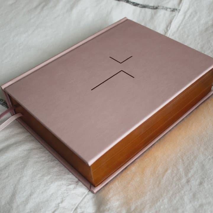 HarperCollins Christian Publishing - Wholesale Religion - ESV The Jesus Bible Leathersoft Over Board Pink7