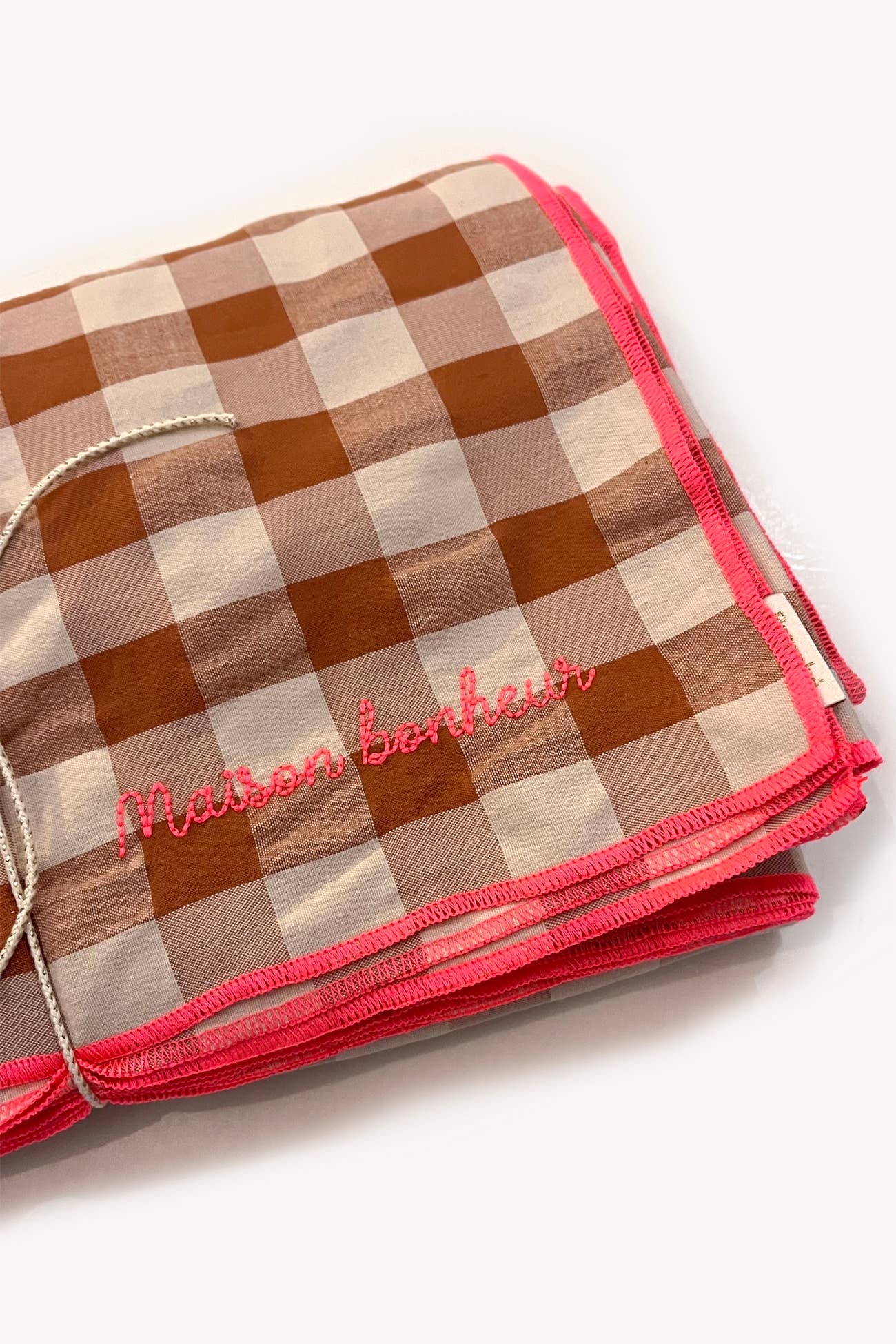 BARNABÉ AIME LE CAFÉ - Wholesale Tablecloth - Checkered gingham embroidered tablecloth for festive table!15