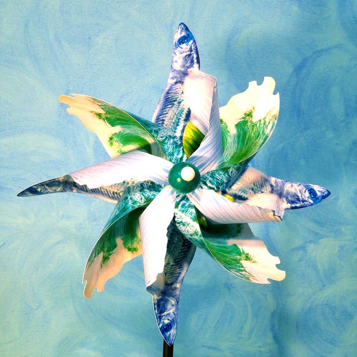 Flying Fish Pinwheel Wind Spinner Whirligig Windmill Fan pour la vente par Paper Arboretum