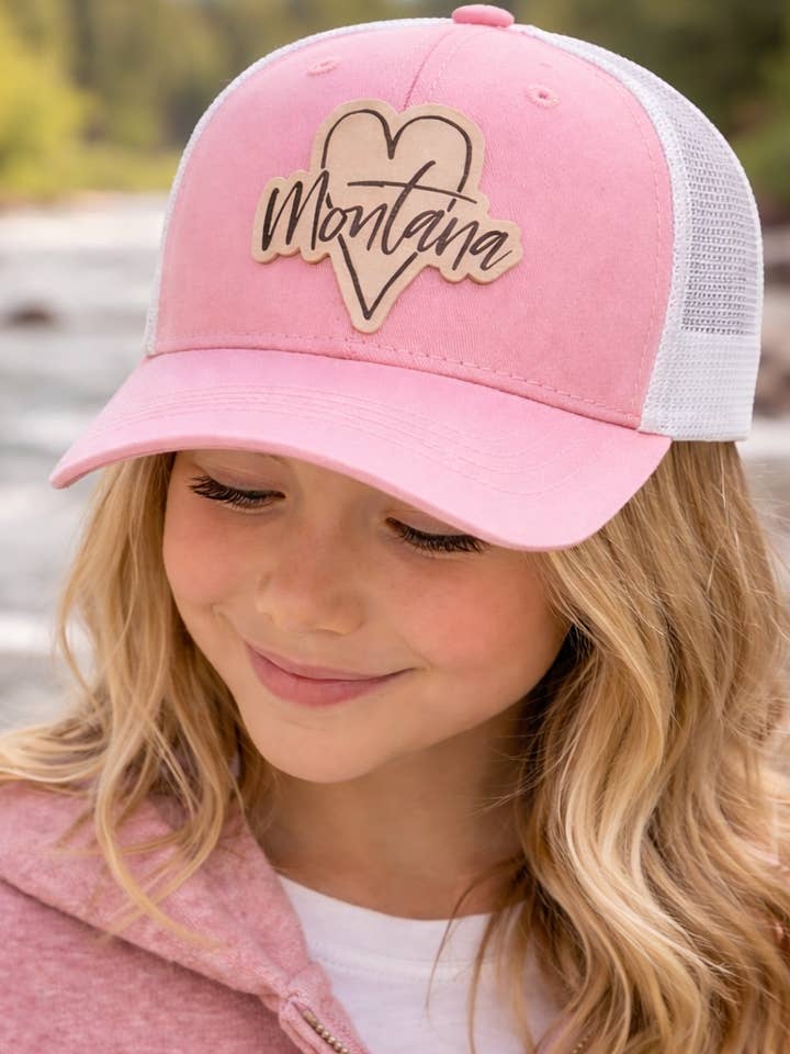 Casquette pour jeunes à filet arrière avec écusson en cuir personnalisable « Funky Heart » pour la vente par MT Brand Apparel