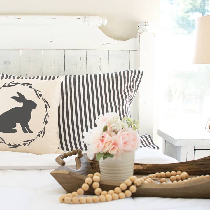 Cotton & Crate - Vente Coussin décoratif - Lapin avec verdure #9 Spring Taie d'oreiller 45,7 x 45,7 cm0