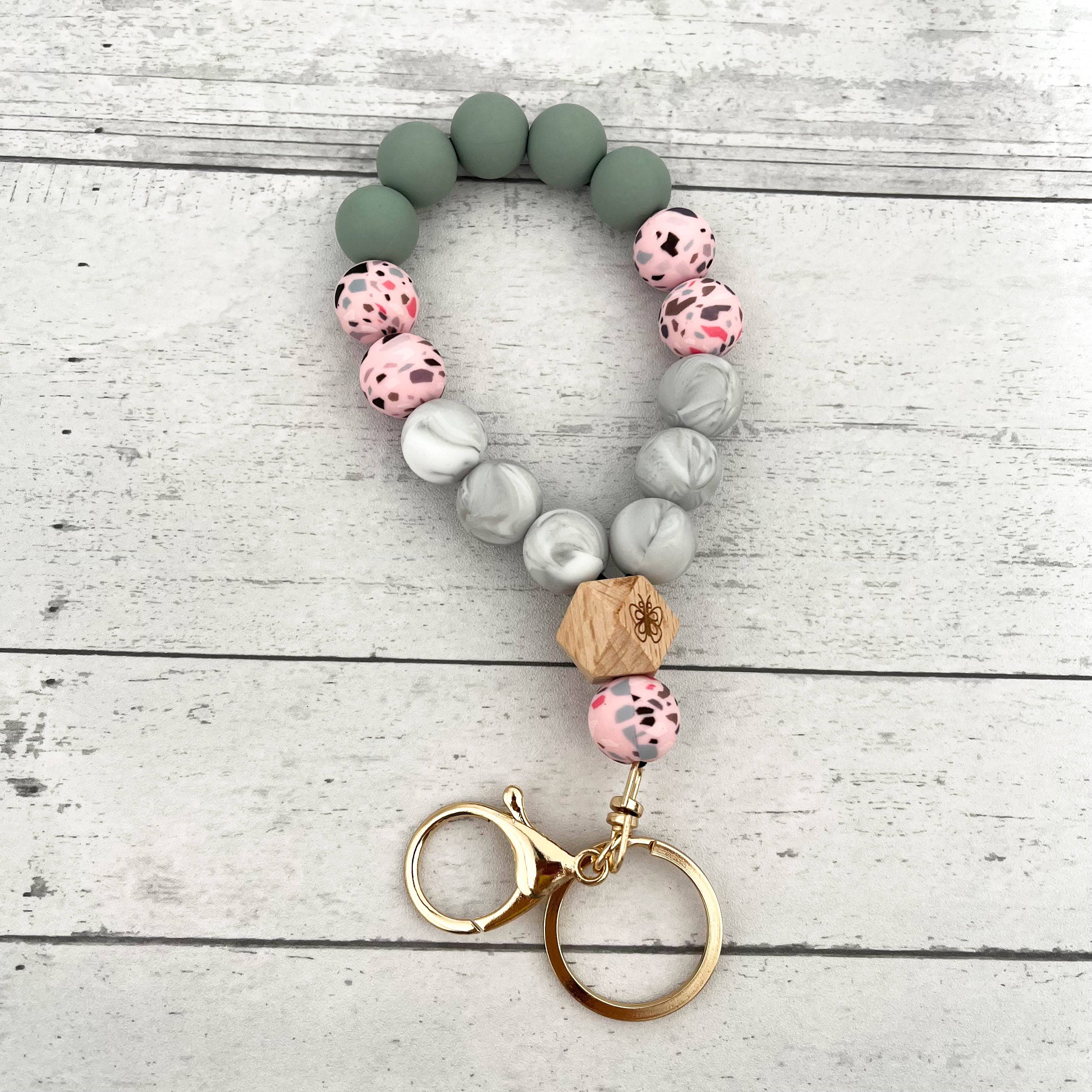 SoapElenGlen - Venta al por mayor Pulseras llavero - Pulsera de llavero con cuentas de silicona de camuflaje y dije4