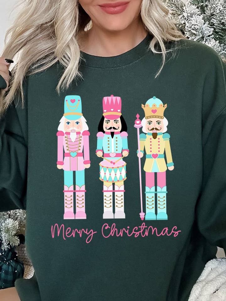 Felpe natalizie con grafica Schiaccianoci Plus per la vendita all'ingrosso da parte di Pink Irene Wholesale