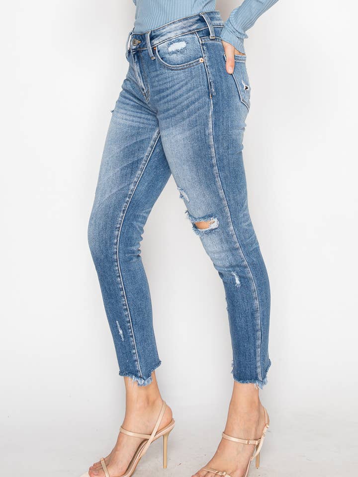 ARTEMIS VINTAGE - Wholesale Jeans - Women's - MID RISE STRETCH SKINNY STRAIGHT WITH FRAYED HEM JEANS