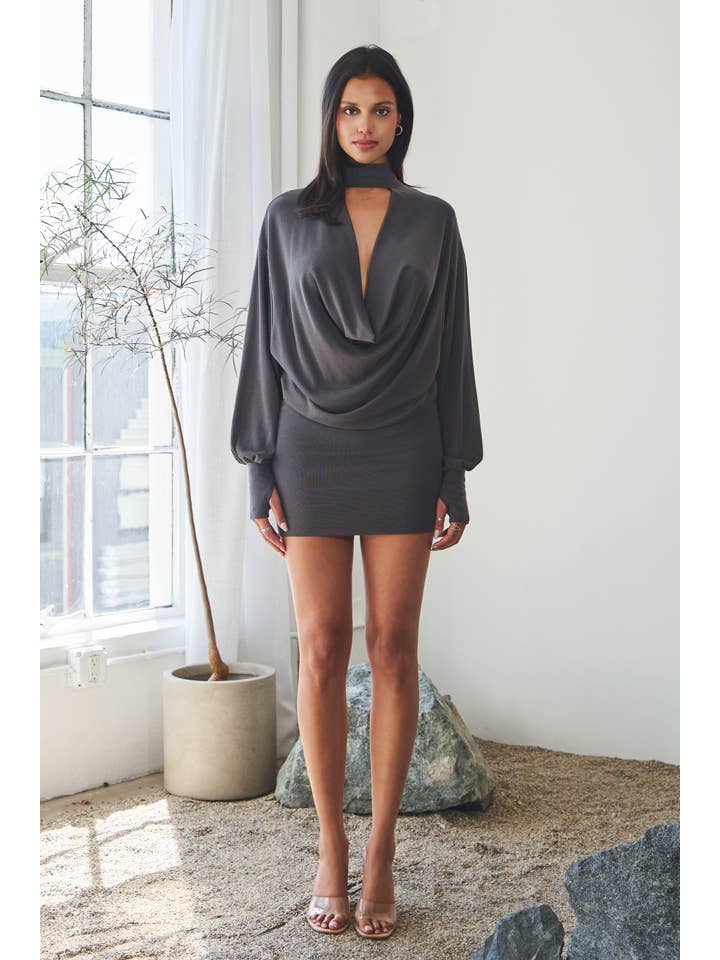 No Vacancy - Vendita all'ingrosso Vestito - Donna - Mini abito con collo alto e collo a scialle con fori per i pollici0