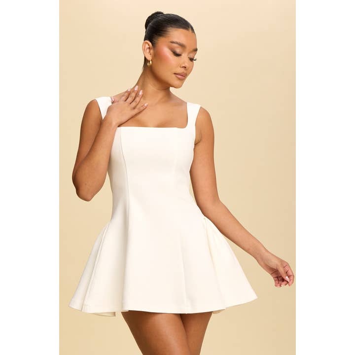 ABITO MINI A CAMPANA CON SCOLLO QUADRATO per la vendita all'ingrosso da parte di Luxxel