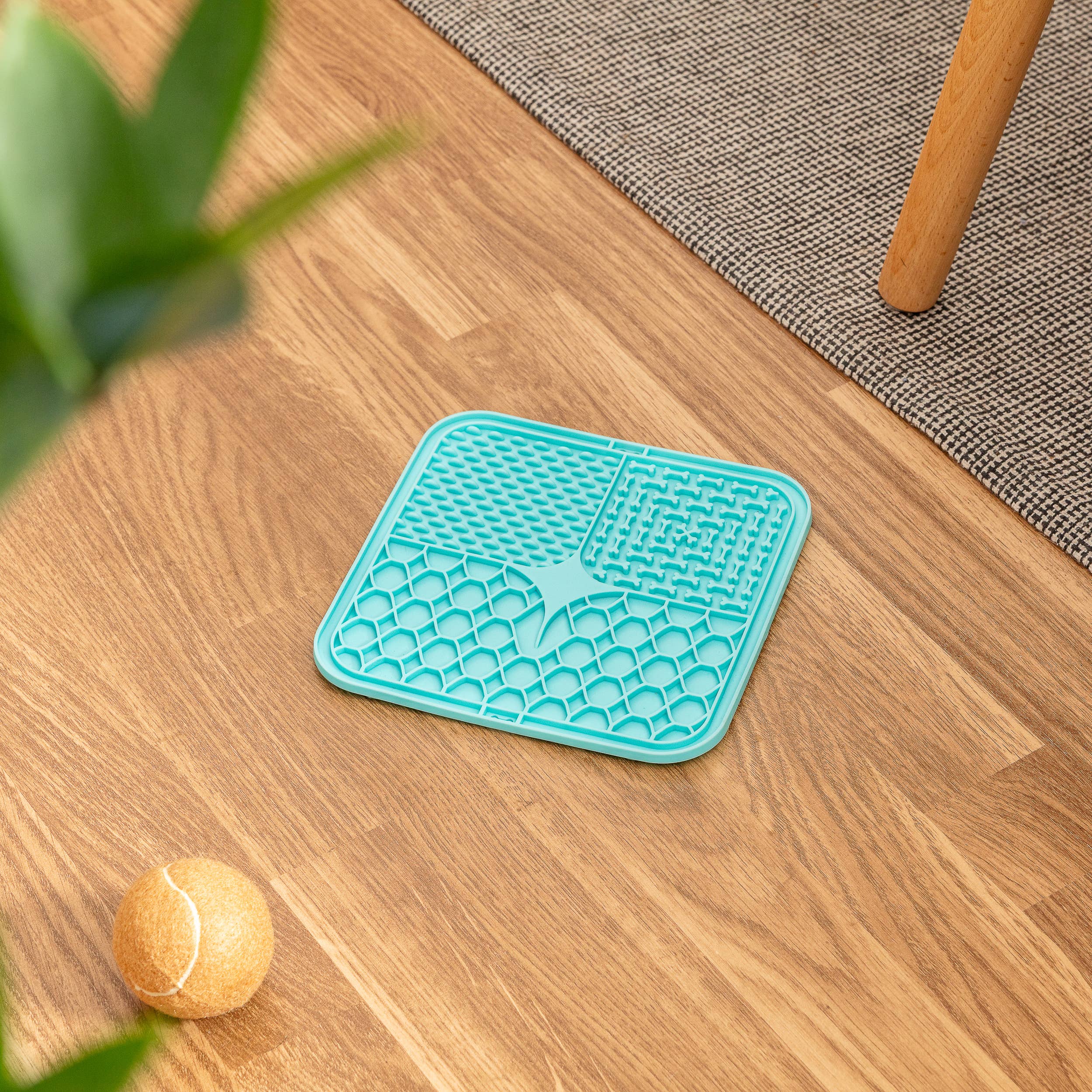 Park Life Designs – wholesale Pet food mat – Dog – Calming Lick Mat3