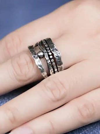 Bague à rebord en argent sterling fabriquée à la main pour la vente par Eastern Serenity