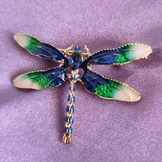 Broche de libélula and other Purchase Wholesale dragonfly pins. Free Returns & Net 60 Terms on Faire trending on Faire.