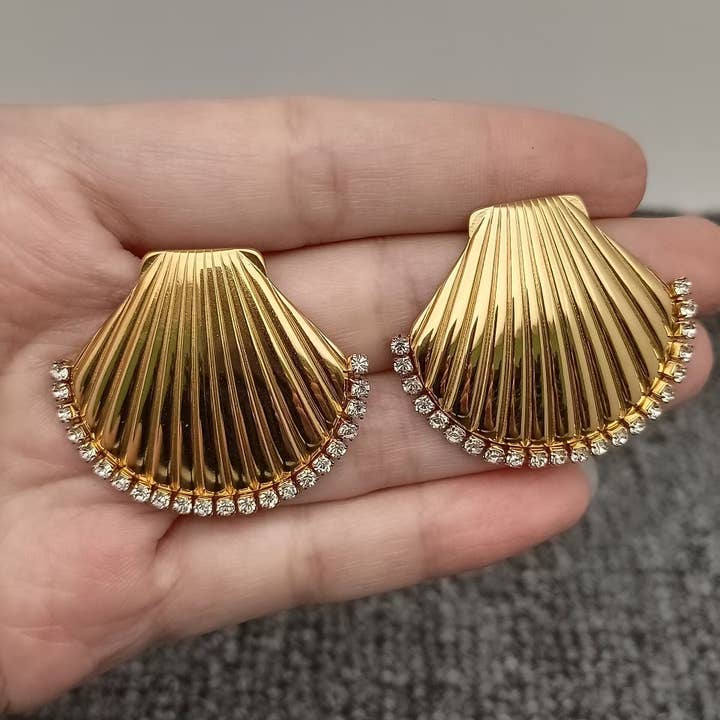 Mio Queena - Wholesale Dangle Earrings - FGS - Inlaid CZ 18K Gold Plated SS Scallop Earrings
