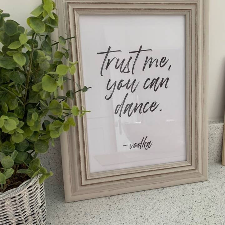 Impression de cuisine Trust Me You Can Dance Vodka avec alcool pour la vente par WinsterCreations™