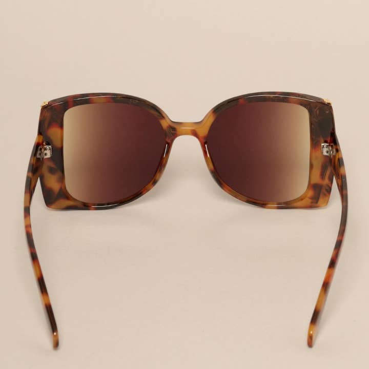 ASSORTED COLOR Women's Oversized Gradient Sunglasses for wholesale on Faire11