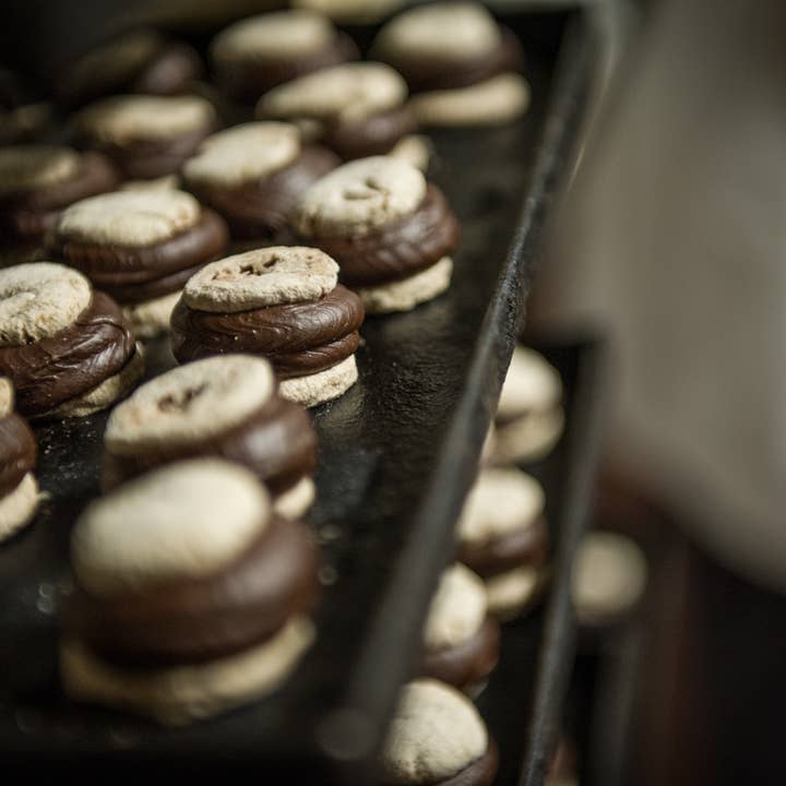 Pasticceria Brignone – Chocolate por atacado – Cuneesi al Cointreau - Chocolates italianos - 500 g3