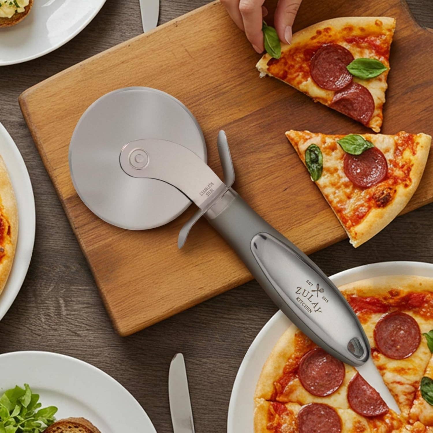 Zulay Kitchen - Vente Roulettes à pizza - Roue de découpe à pizza en acier inoxydable11