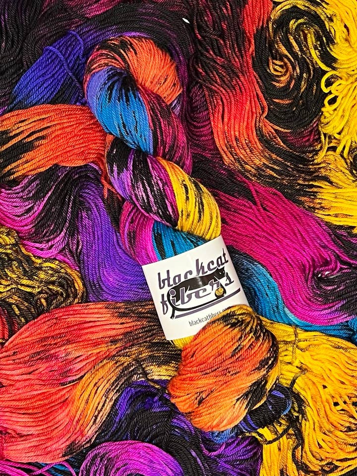 Arcoíris en la Oscuridad - Versatilidad DK para venta al por mayor de Black Cat Fibers