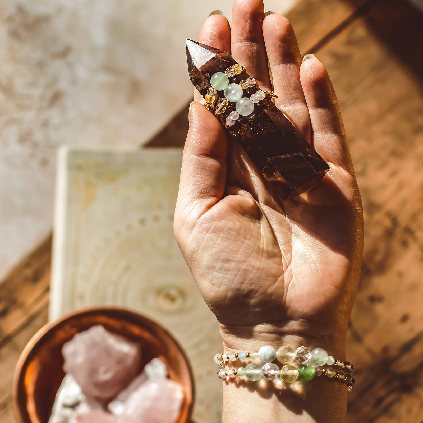 Mindful Living Co. – Pulseira de missangas por atacado – Pulseira de Contas com Intenção Facetada – Coleção Cristal10