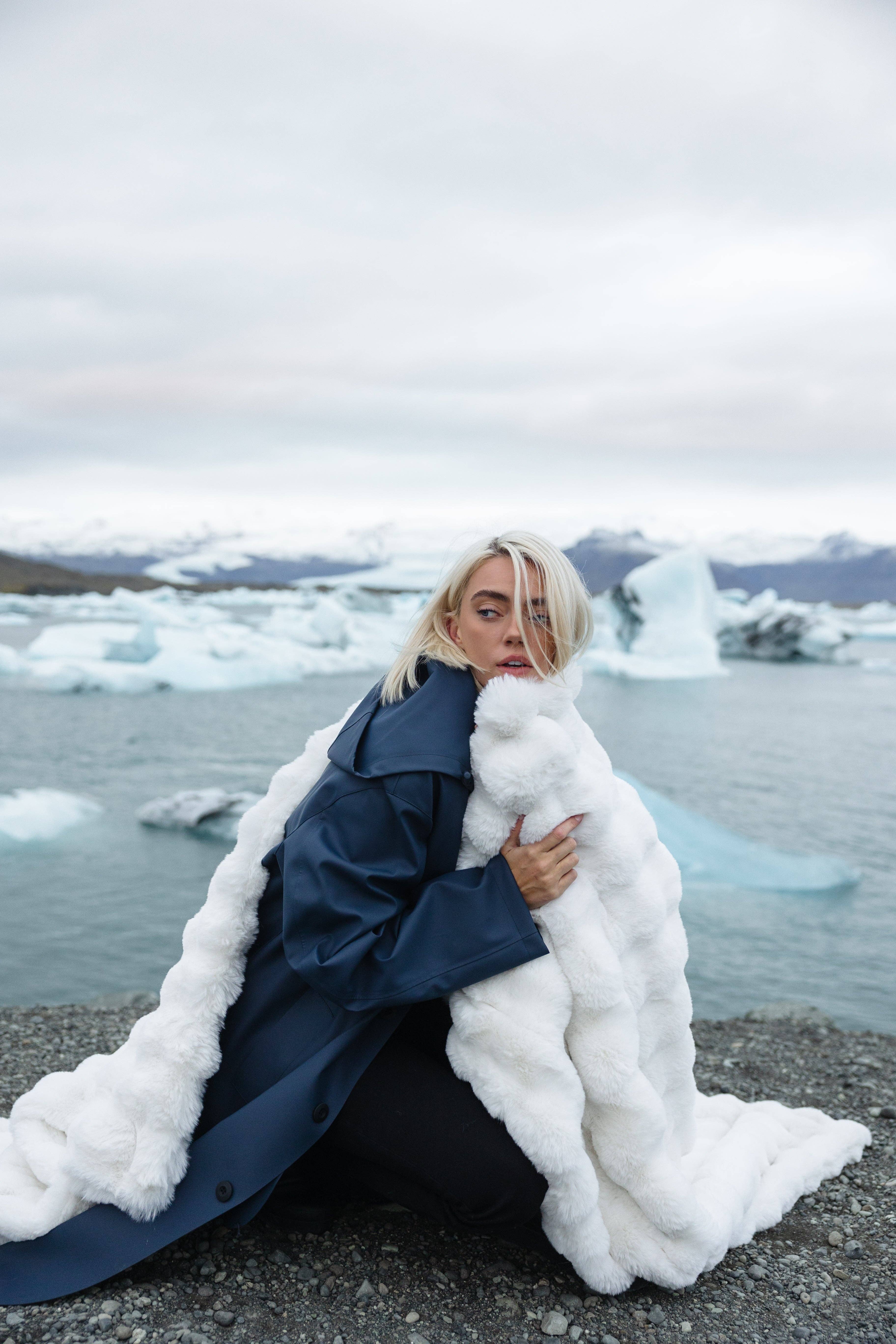 Lola Blankets - Wholesale Throw Blanket - Snow White6