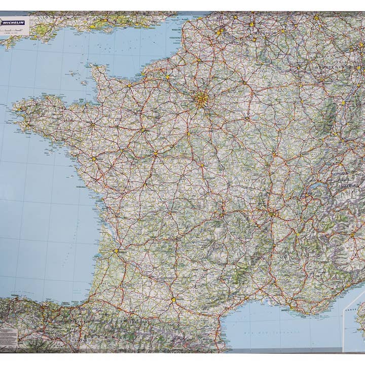 Carte politique et routière française - Carte murale de France pour la vente par Map Marketing Limited