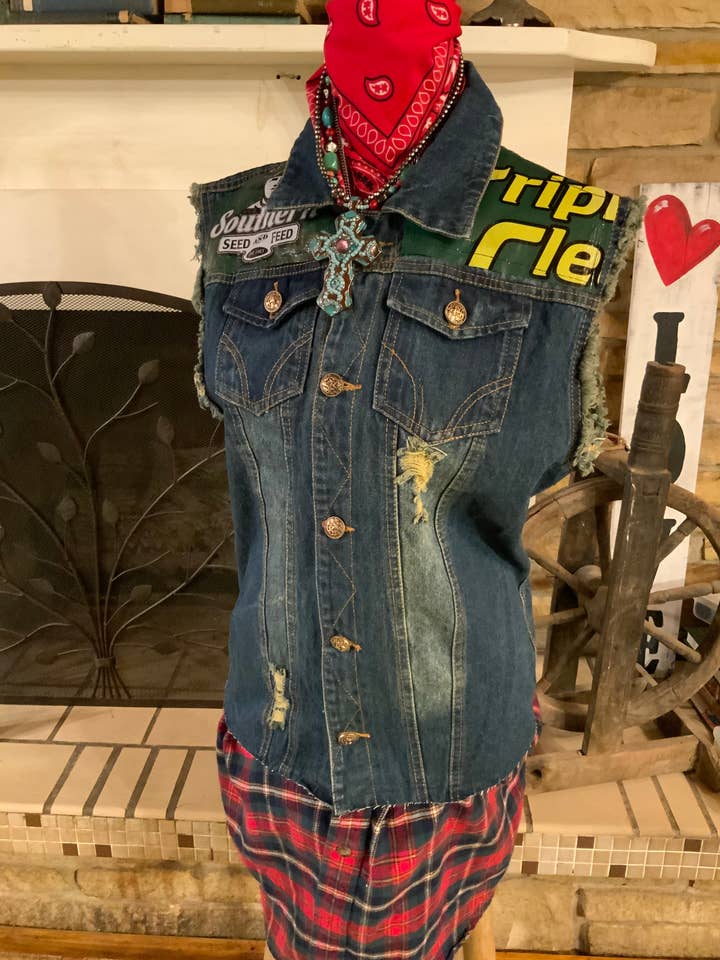 Ellie jeansväst utsmyckad med fodersäckar för wholesale av Wild Flower Heart