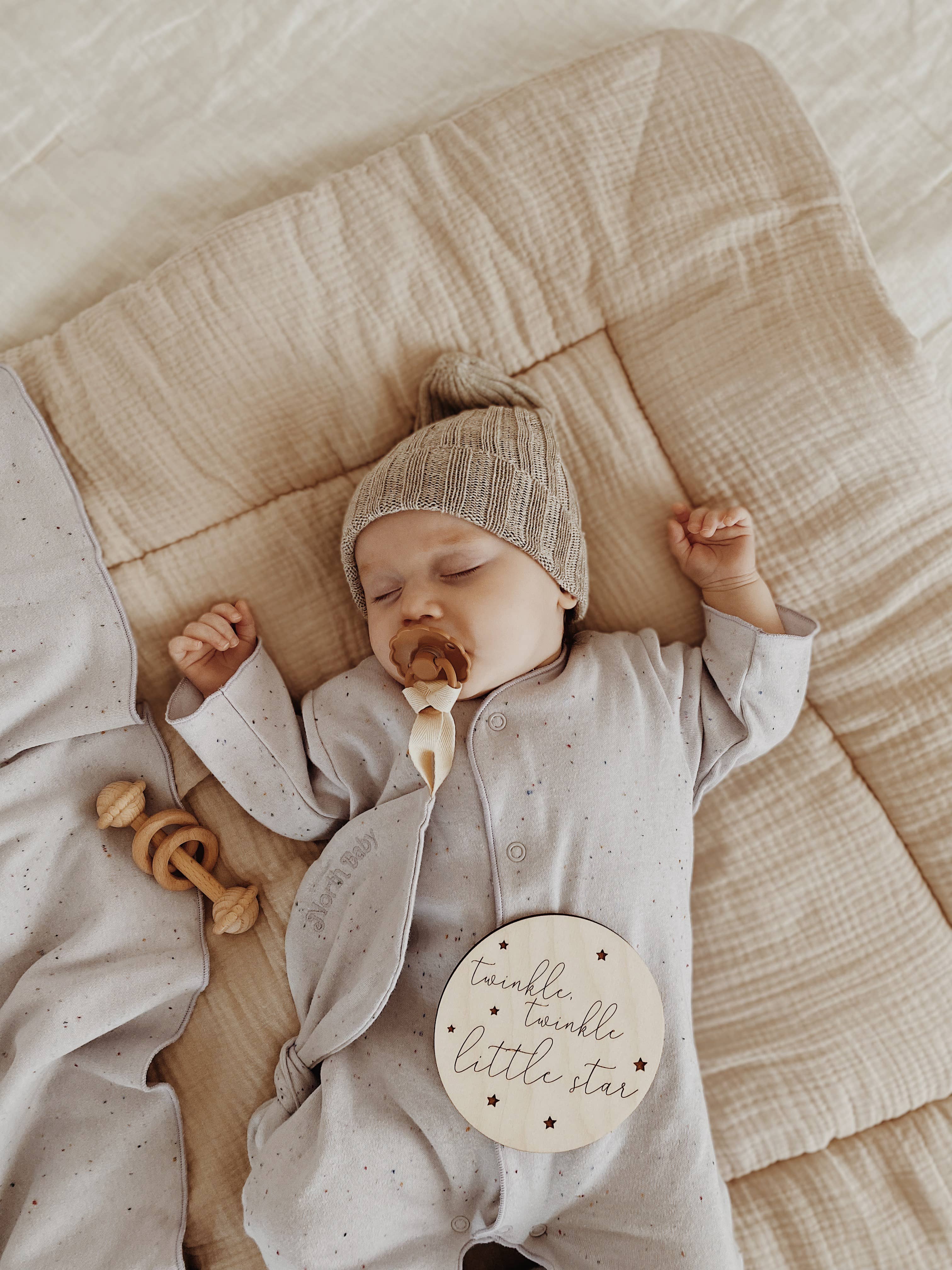 North Baby - Wholesale Rompertje - Baby - BOX - organische baby-pyjama met wolkenmotief2