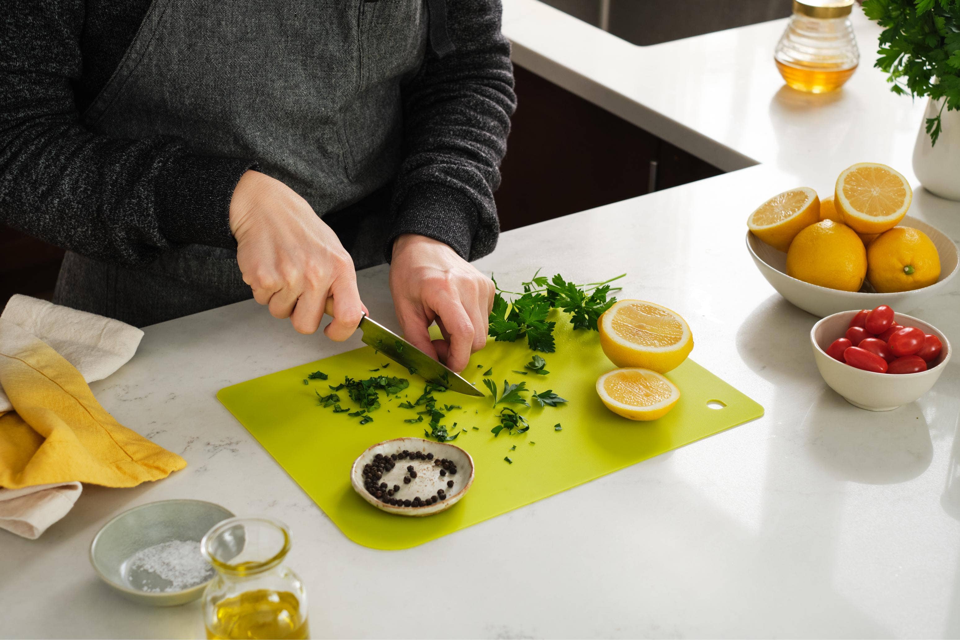 KITCHEN BASICS Cutting Mat 4PC/ST Large Assorted Colors for wholesale on Faire2