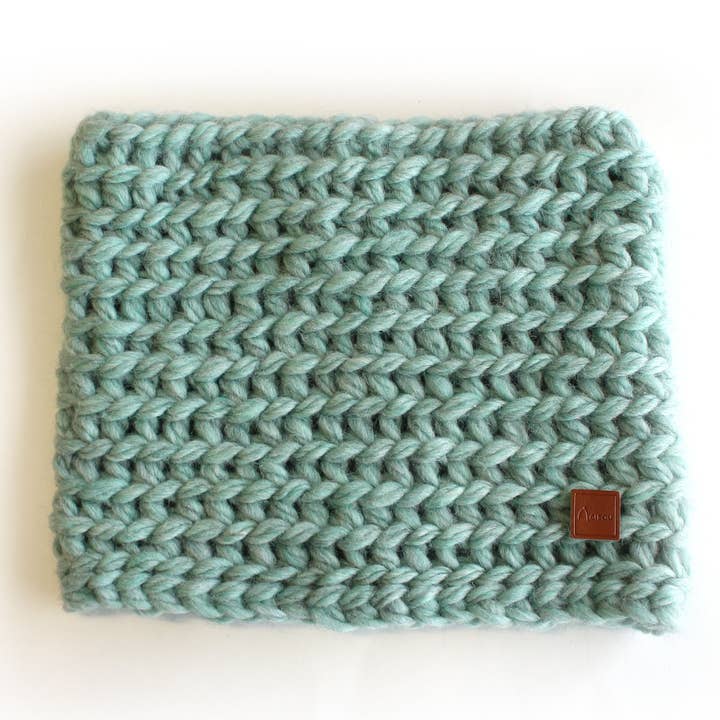 Gibou – wholesale Mössa - Dam – Handstickad halsvärmare2