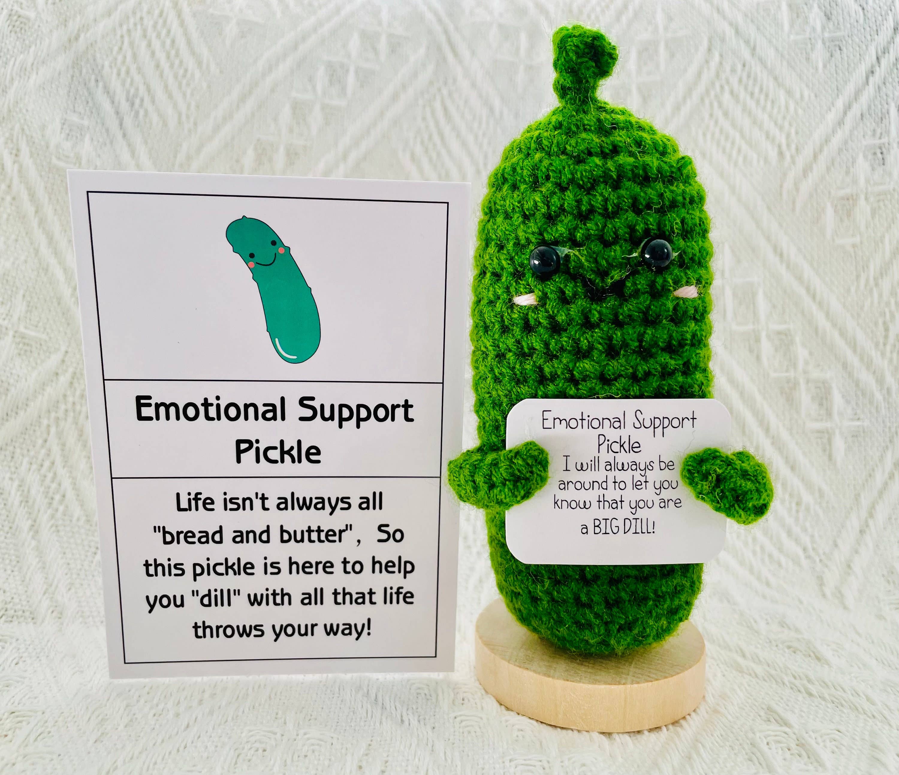 Anh2 LTD - Vente Peluche – enfant et bébé - Cornichon de soutien émotionnel au crochet, cornichon avec citation positive1