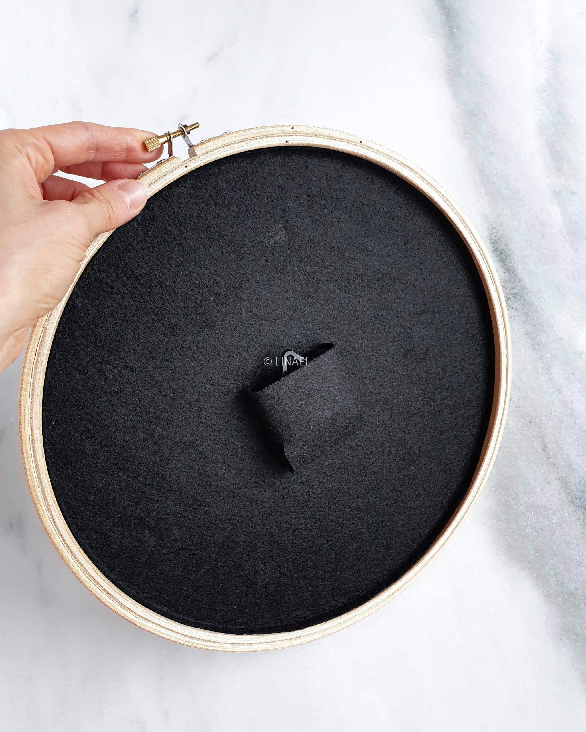 Linael - Venta al por mayor Relojes de pared - RELOJ DE PARED DE CUERO — TAMAÑO MEDIANO — VERDE BOTELLA1