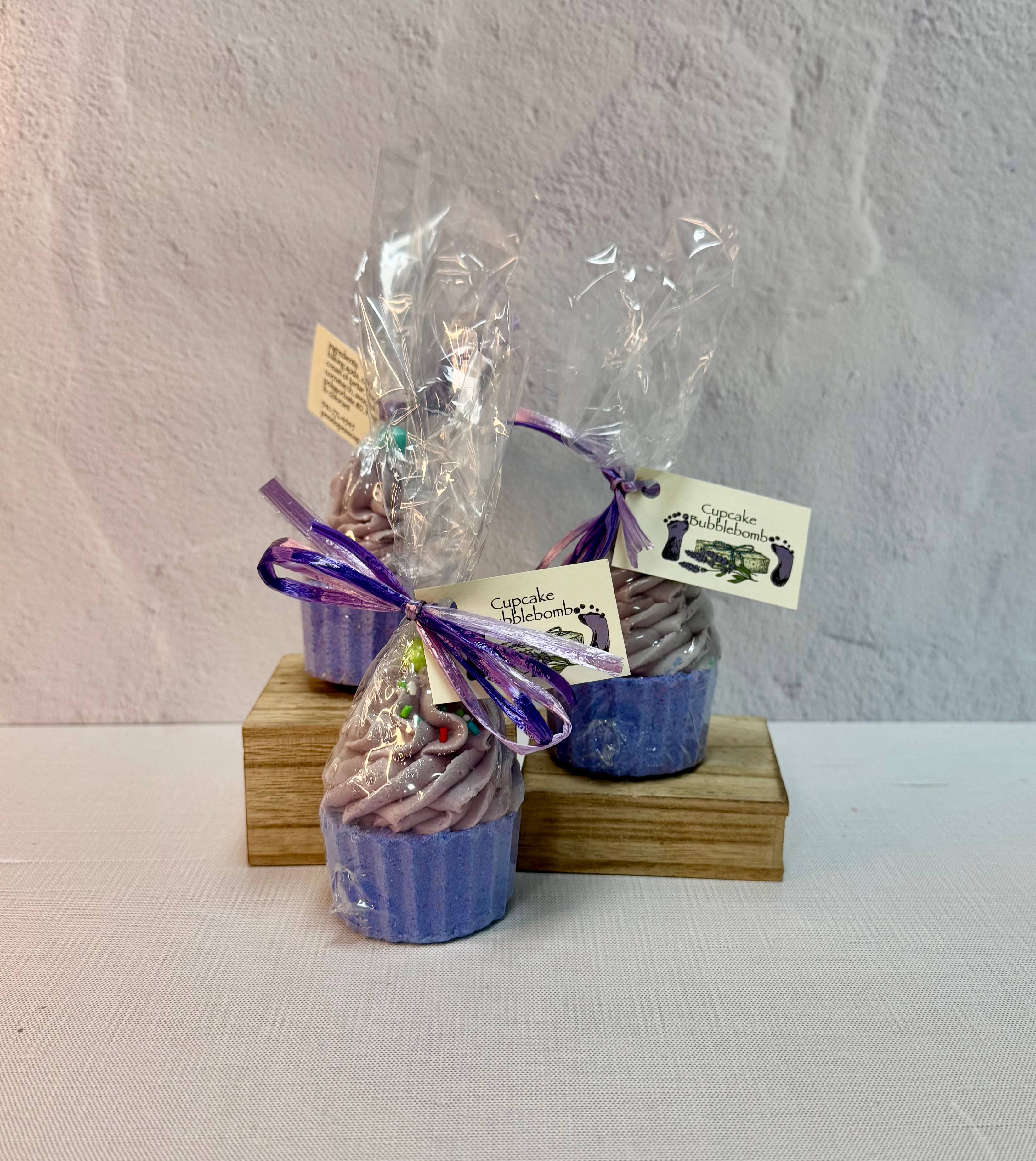 Penelope's Soaps & Such – wholesale Bath bomb/fizz – Cupcake Bubble Bomb3