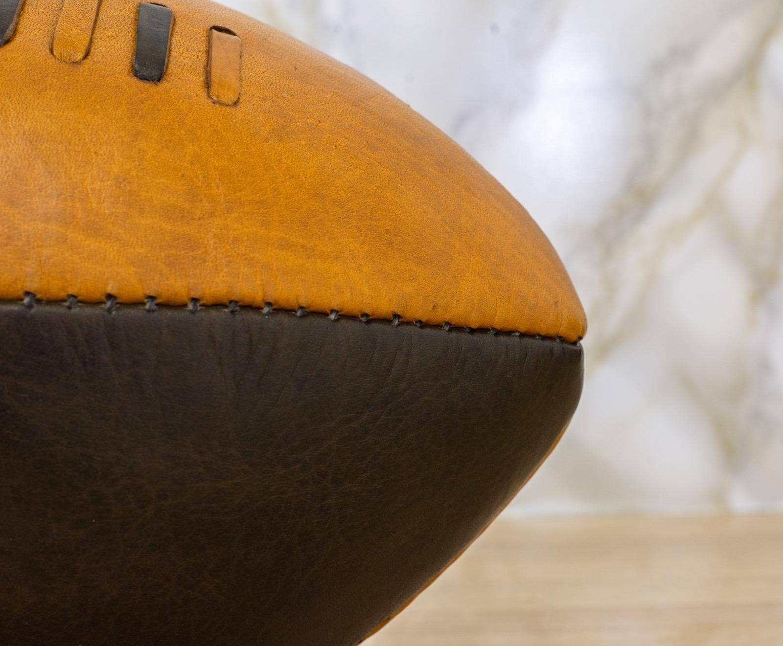 HandmadeBestSeller – Engroshandel Bordpynt – Håndlavet Vintage Læder Amerikansk Fodbold Retro Dekorativ5