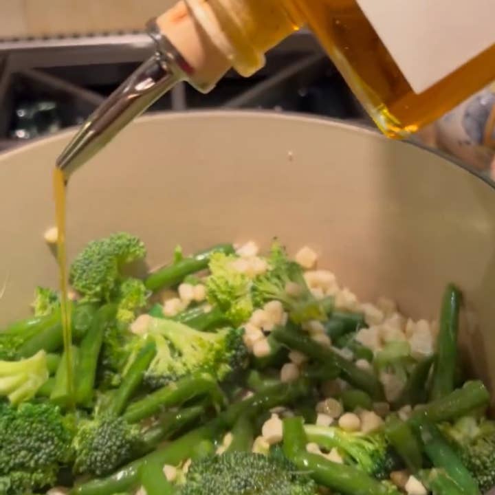 Della Terra Oils - Wholesale Olive Oil - 2024 Organic Extra Virgin Chili Oil (Habañero)3