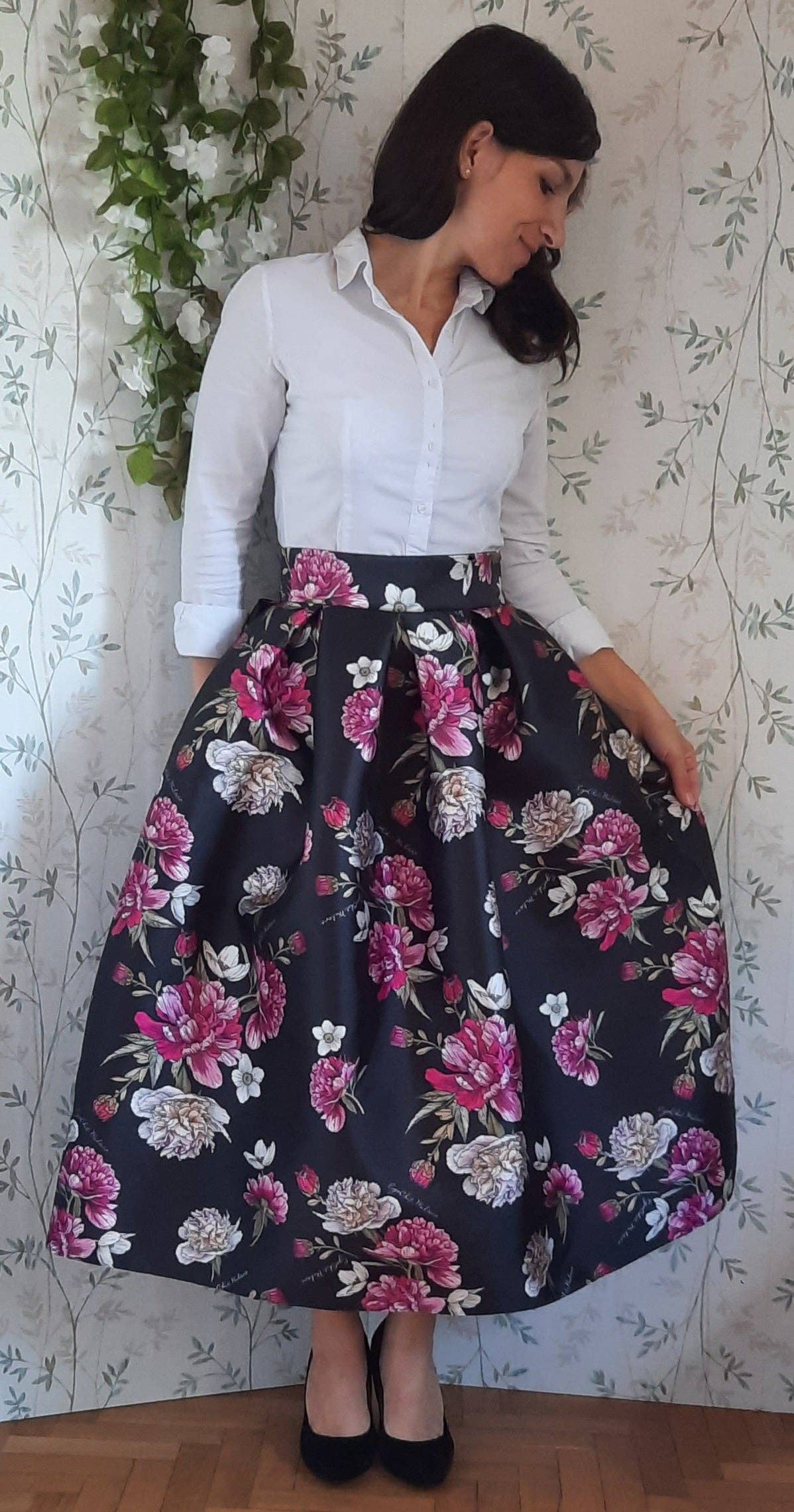 EgoChic Milano - Vente Jupe – femme - Jupe plissée style années 50 Sabrina, motif floral sur base noire avec logo6