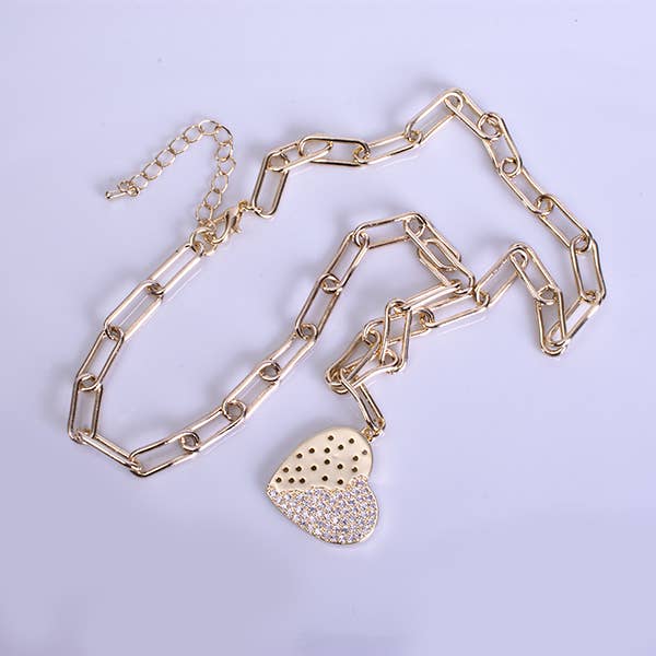 My Best Kept Jewelry - Vente Colliers à pendentif - Collier orné de cristaux pavés et de cœurs dorés1