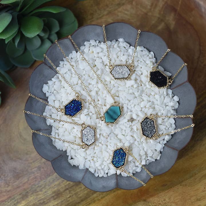 Annabelle vedhængshalskæde med guldfatning for engroshandel hos Lauren Lane