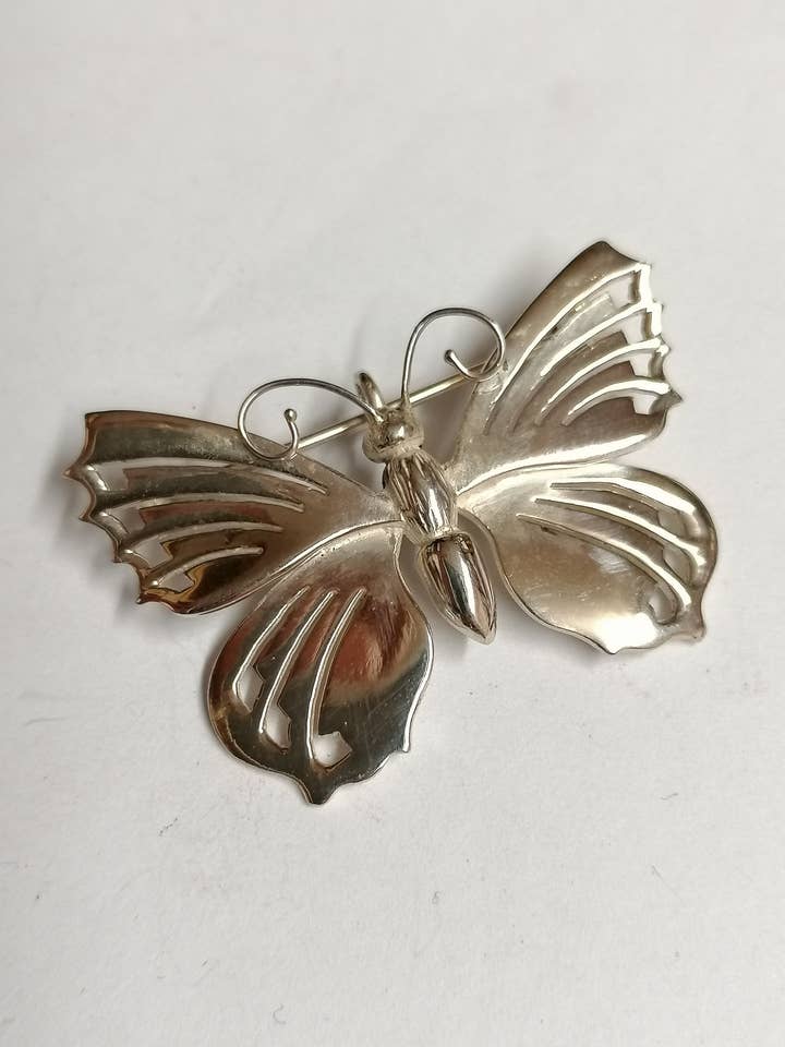Broche de mariposa hecho de plata de ley para venta al por mayor de Andrew O'Dell Jewellery