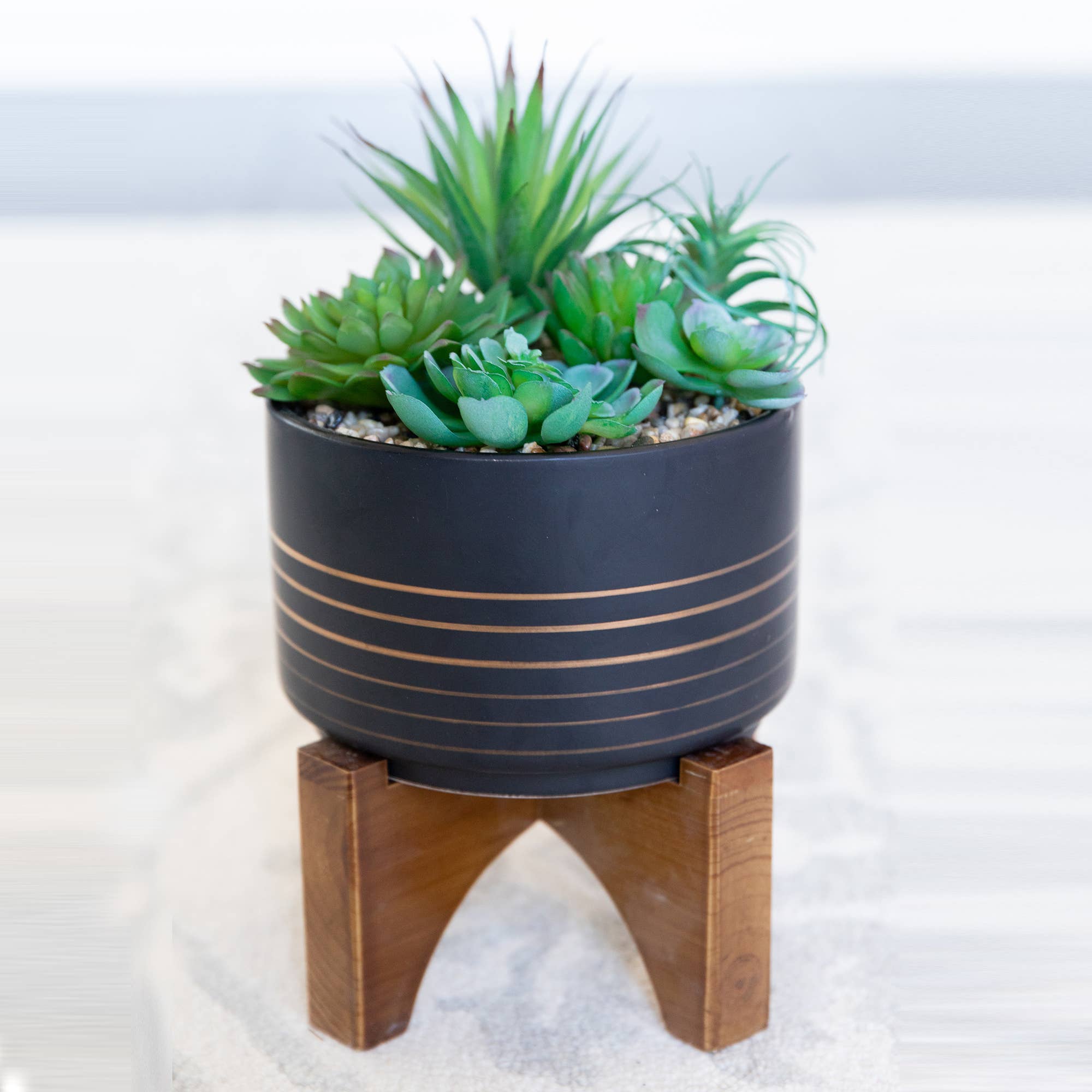 Flora Bunda Inc – Objeto de mesa decorativo por atacado – Vaso de Cerâmica com Risca e Suporte de Madeira4