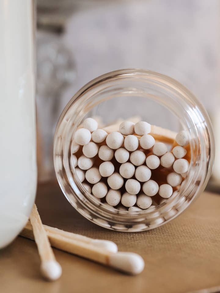 Matcher för wholesale av White Horse Candle Co.