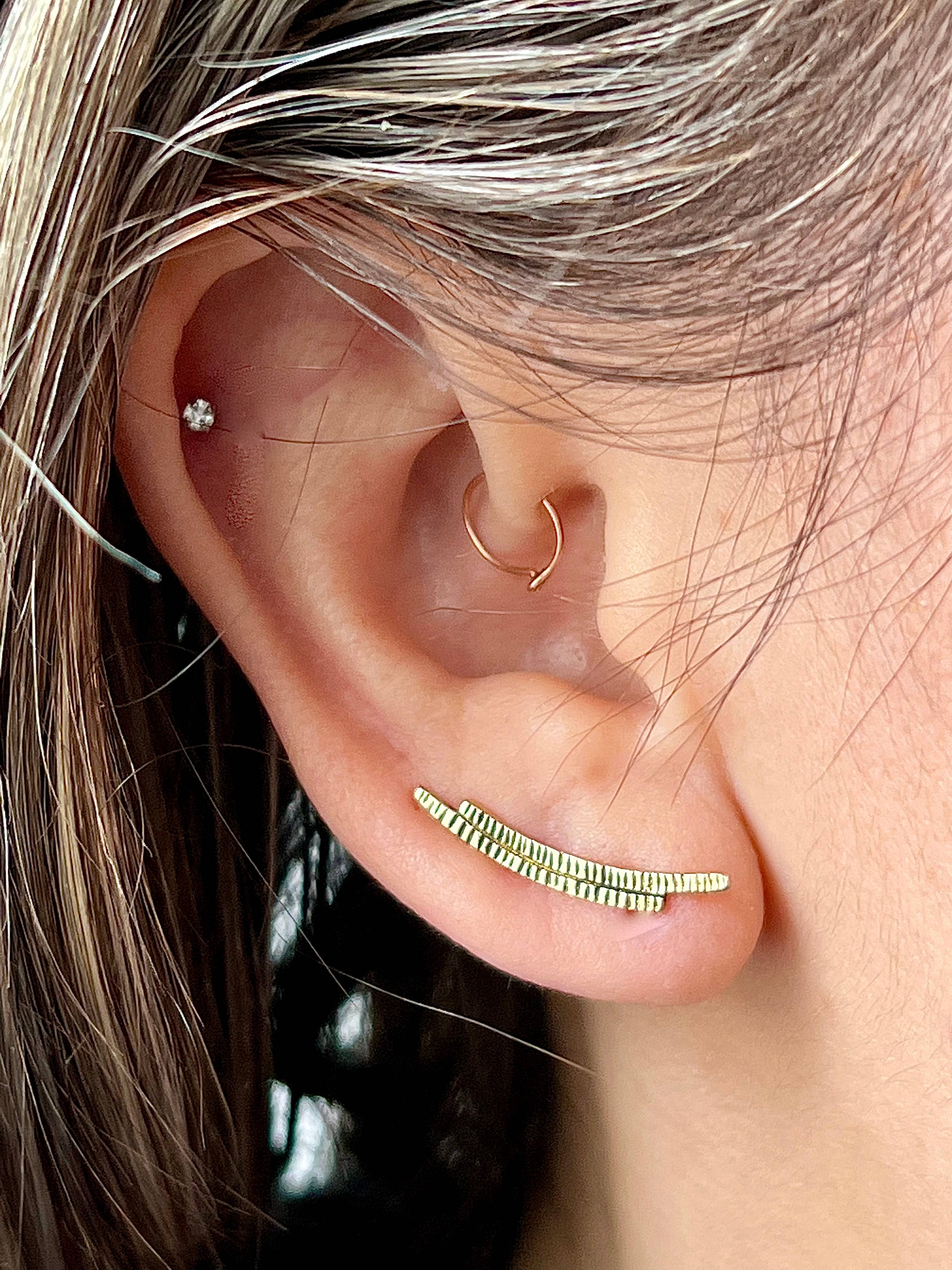 Baizaar - Vente Boucles d'oreilles ear jackets/manchettes d'oreille (climbers) - Pince à oreilles en laiton gravé1