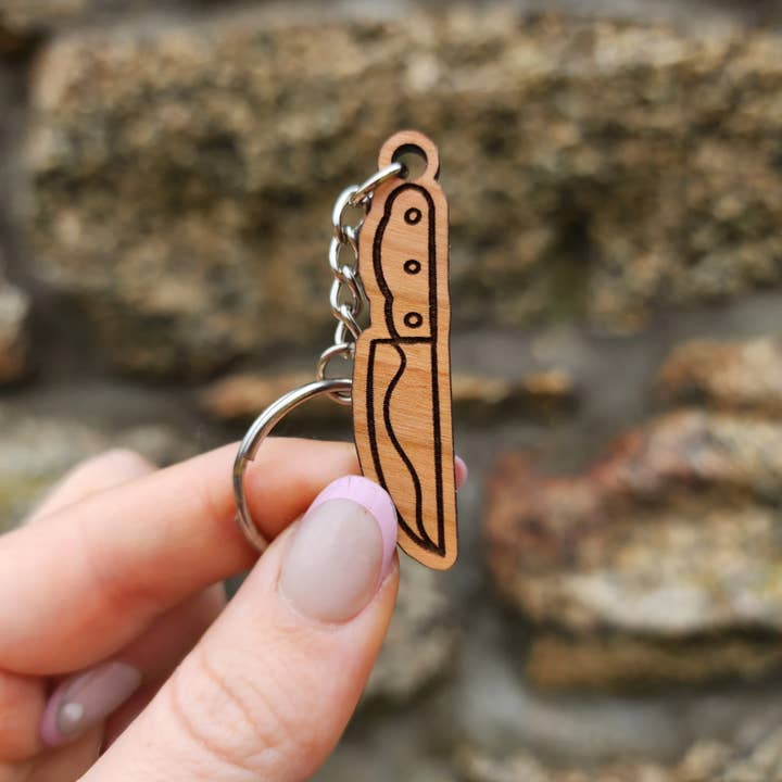 Goth-nyckelring, Mord-nyckelring, Kniv-nyckelring för wholesale av The Dungeon Rose