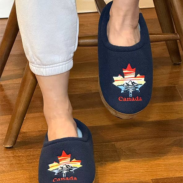 Chaussons Mocassins Maple Reflection Canada pour la vente par Northern Icons Canada