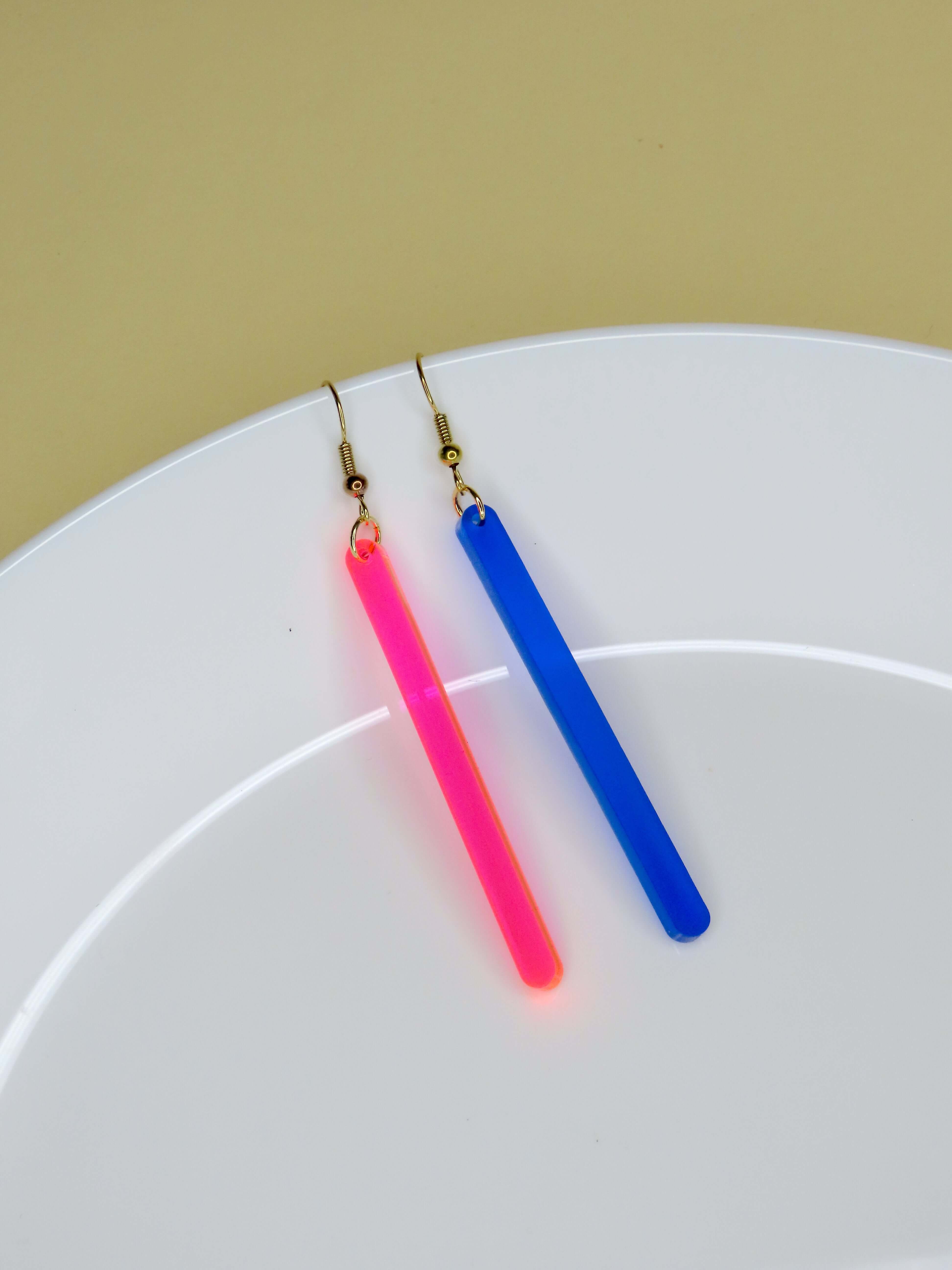 Niemalsmehrohne – wholesale Hängande örhängen – niemalsmehrohne x Kunstmuseum Basel Edition – neon lights nr 4 – örhängen1